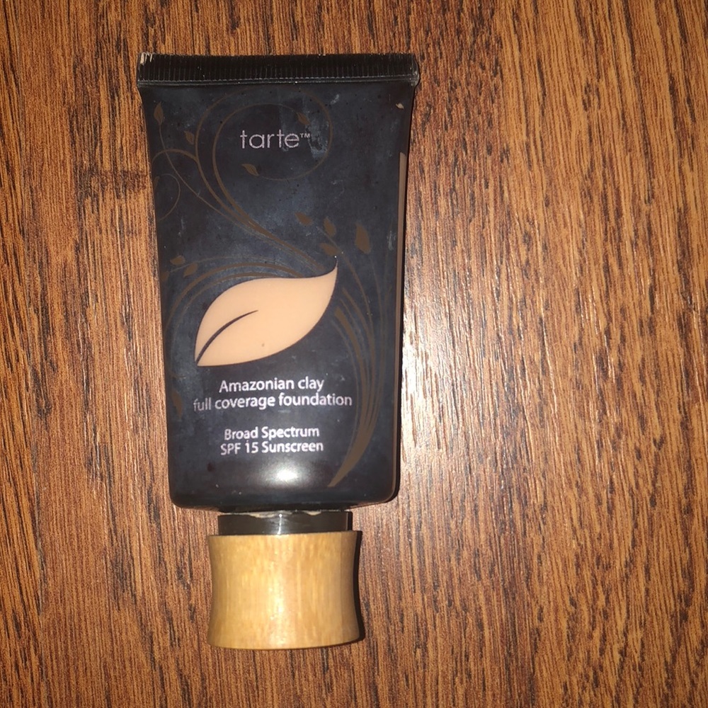 Tarte Amazonian clay foundation